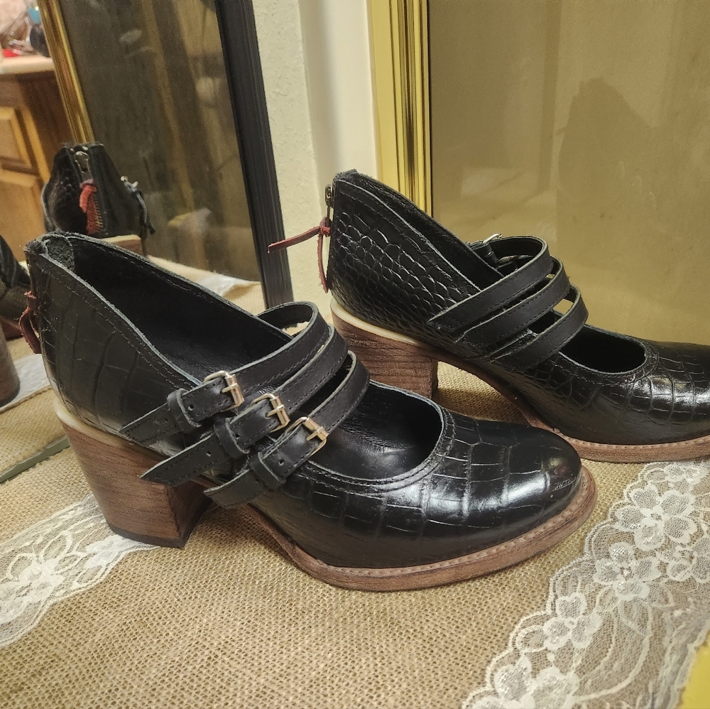 Freebird by Steven Ramsay Mary Jane Heels Black Crocodile
